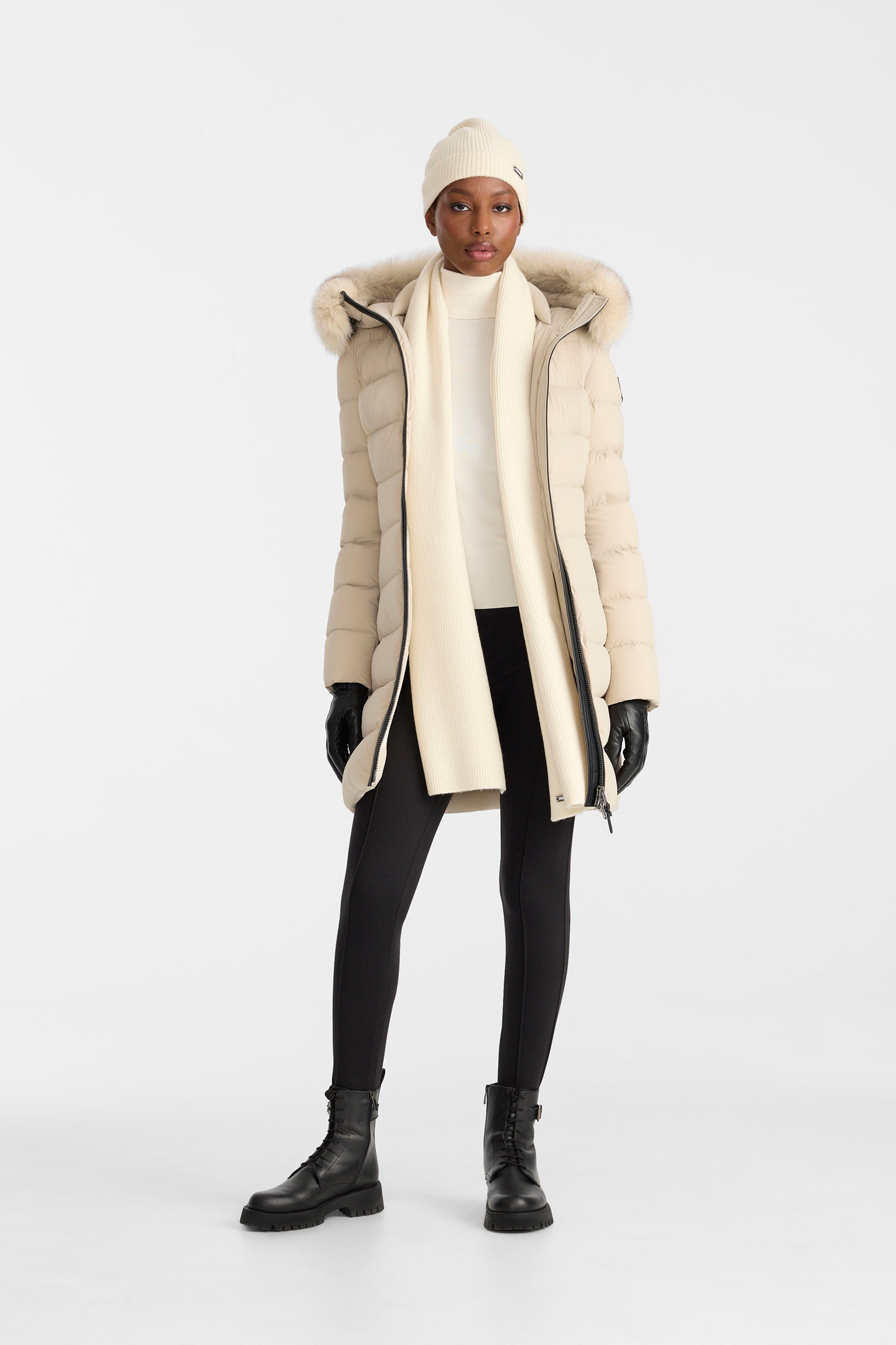 タイムセール‼️MACKAGE CALLA BX （Mサイズ） CALLA-BX stretch light Down coat - blue fur collar for Women